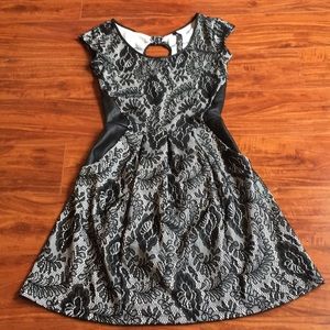 Jessica Simpson Black & White dress. Sz. XS